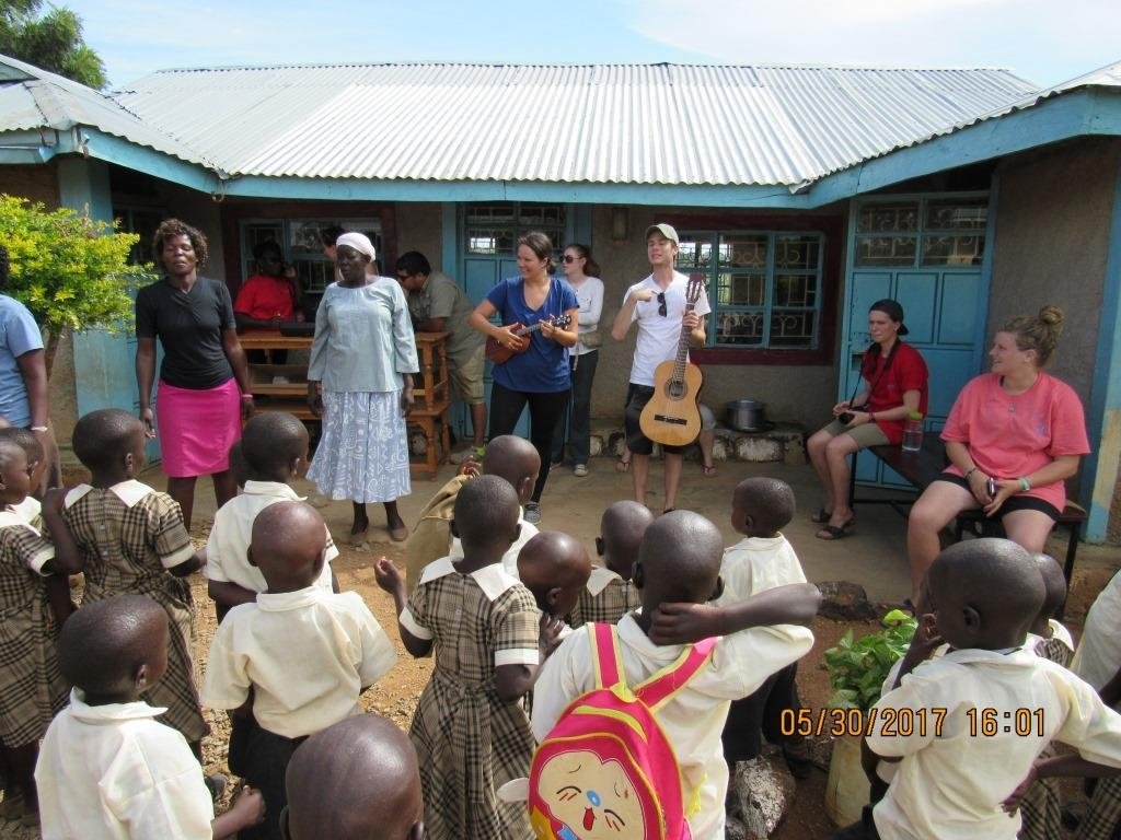 Day 3 - 14: Voluntering as a teacher in Nairobi